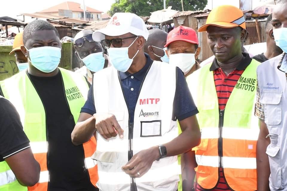 Journée d’assainissement : le ministre des travaux public lance les opérations à Matoto