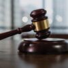 Les décrets du dimanche : la justice, socle ou vitrine du pouvoir ? (La Fléchette de Fatoumata Harouna)