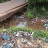 Insalubrité au pont de Kimbely : un combat citoyen freiné par l’incivisme à Mamou