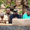 Tabaski à Kankan : le président Mamadi Doumbouya se recueille sur la tombe de son père
