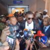 Conakry : Serhou Guirassy accueilli en héros à l’aéroport international Ahmed-Sékou-Touré