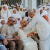 Mohamed Touré à l’accueil de la dépouille de Hadja Andrée avant des funérailles nationales ce dimanche